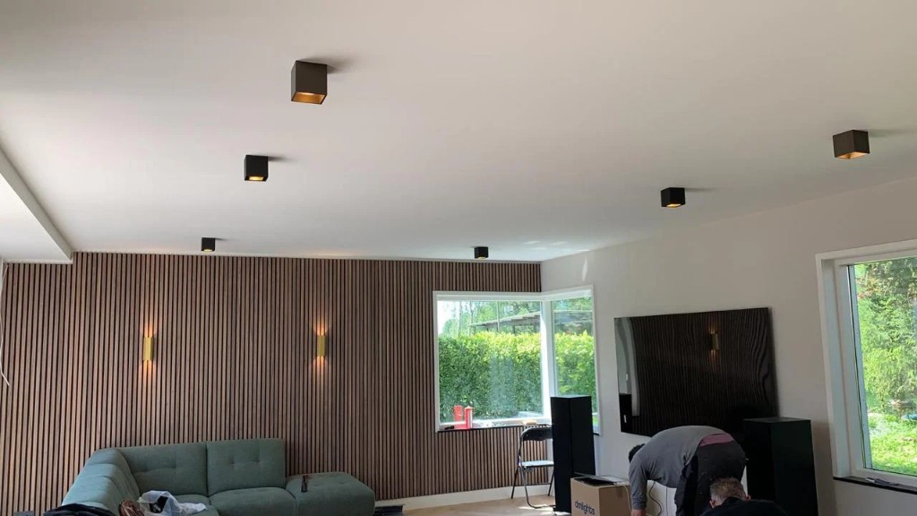 Interieur met lamellenwand